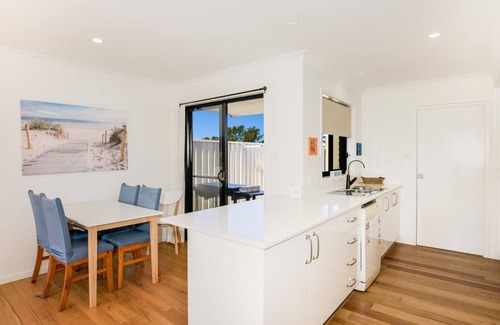 Culburra Beach Villa | Villa Zelma - Pet Friendly - 4 Min Walk to Beach
