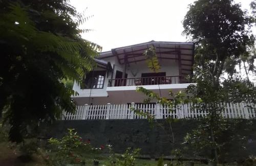 Gomagoda House | Villa25 Homestay free pick up from the centre