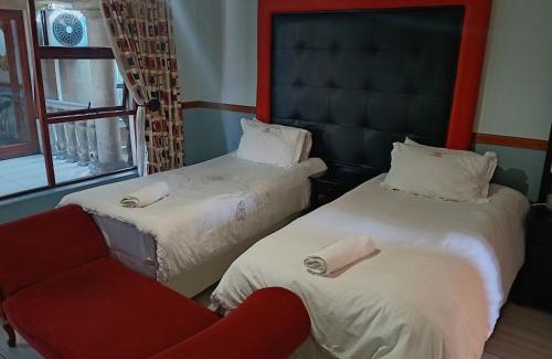 Emalahleni House | Villaanne Boutique Guesthouse