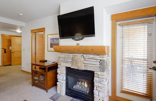 Mammoth Lakes Hotel | Village 2206