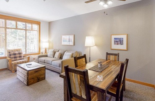 Mammoth Lakes Hotel | Village 2206