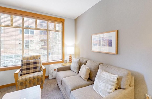 Mammoth Lakes Hotel | Village 2206