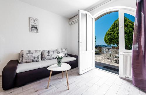 Pridvorje Apartment | Village apartments Mimi