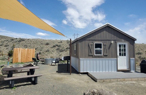Whitehall Cabin | Village Cabin 4 sleeps up to 6