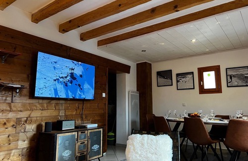 Huez-en-Oisans Ski Chalet | Village chalet with sauna 200 m from the slopes in the heart of Huez