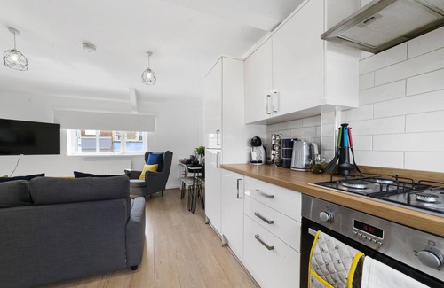 Whitchurch Apartment | Village Cwtch Whitchurch Apartment
