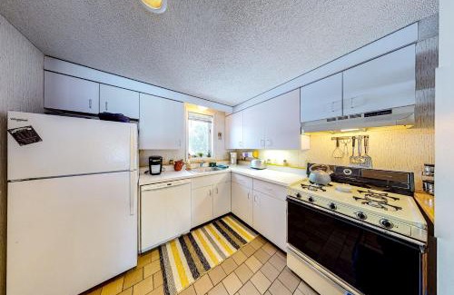 Stowe Area Apartment | Village Green Unit 8F