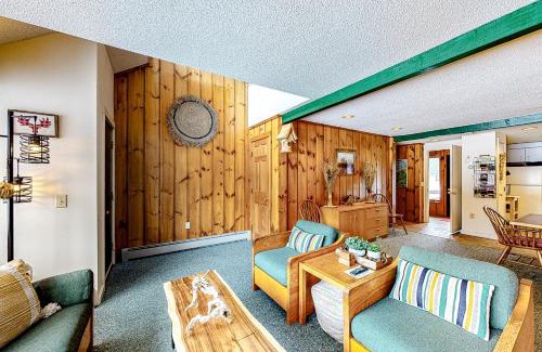Stowe Area Apartment | Village Green Unit 8F