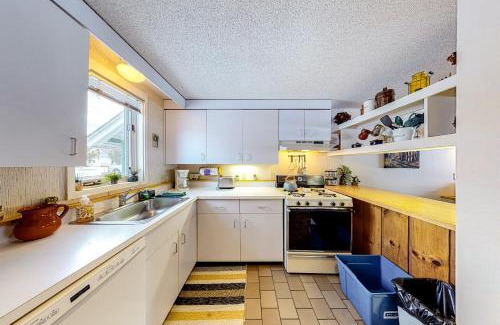 Stowe Area Apartment | Village Green Unit 8F