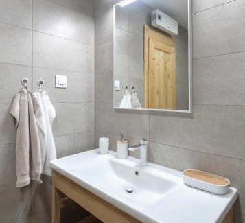 Velika Gorica House | Village House