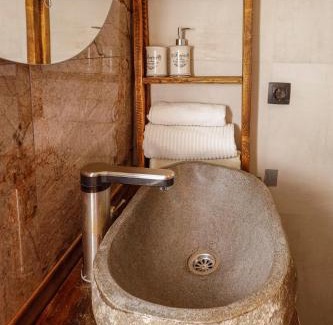 Canton 10 Ski Chalet | Village house Iva