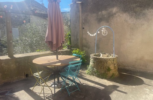 Saint-Restitut House | Village house with terrace