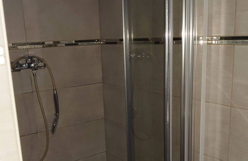 Caderousse House | Village house with air conditioning 57 m2 + courtyard with barbecue