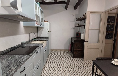 Bellvey House | Village house with patio and barbecue
