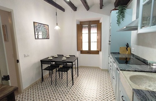 Bellvey House | Village house with patio and barbecue