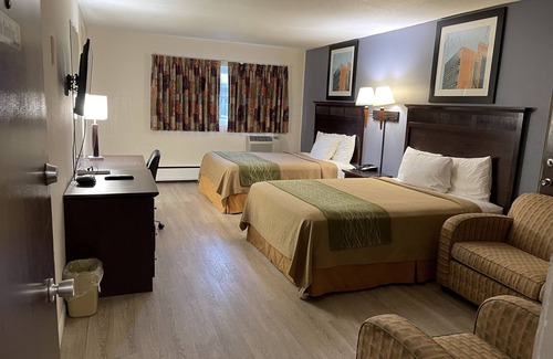 Green Bay Hotel | Village Inn