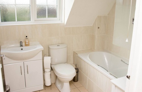 Broad Oak House | Village location close to Canterbury