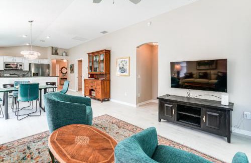 Collier House | Village of Collier Retreat with Golf Cart and Lanai!