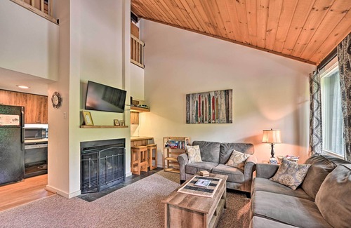 Lincoln Condo | Village of Loon Mtn Condo w/Fireplace & Balcony!