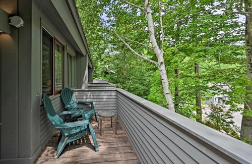 Lincoln Apartment | Village of Loon Mtn Condo with Fireplace and Balcony!