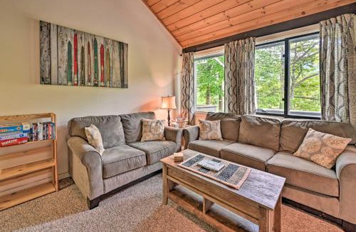 Lincoln Apartment | Village of Loon Mtn Condo with Fireplace and Balcony!