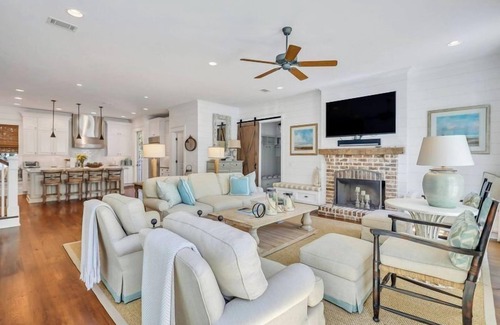 King City House | Village Paradise - Enjoy Island living at its best.