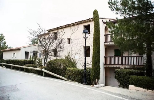 Pont Royal Apartment | Village Pont Royal in Provence - maeva Home - 2 Room Apartment 5 People Selection