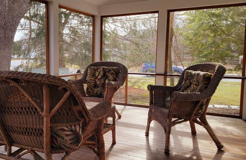 Cambridge House | Village Retreat- walking distance from downtown