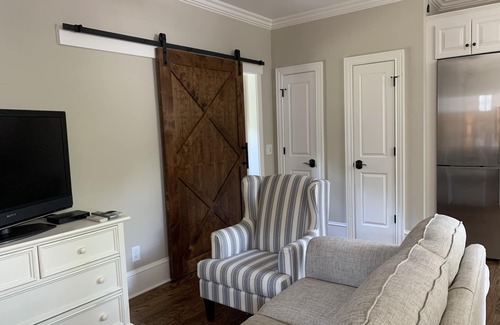 Davidson Apartment | Village Studio -Five minute walk to campus: 12 mins. to town