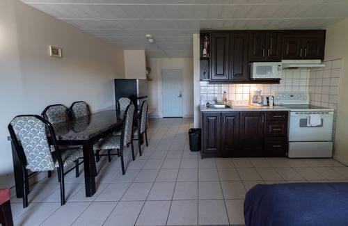 Niagara Falls Hotel | Villager Lodge