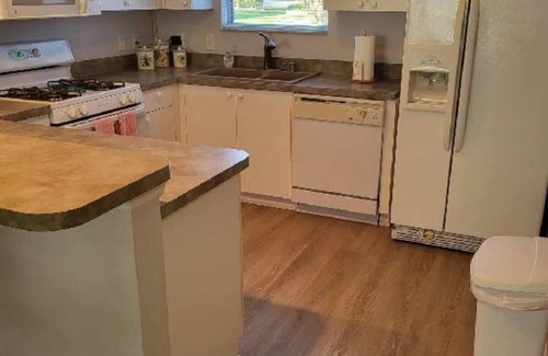 Chatham House | Villages home with Lanai & Golf Cart - Perfect location, golfers paradise