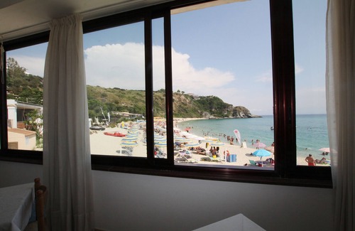 Ricadi RV Rental | Villaggio Hotel Quattro Scogli