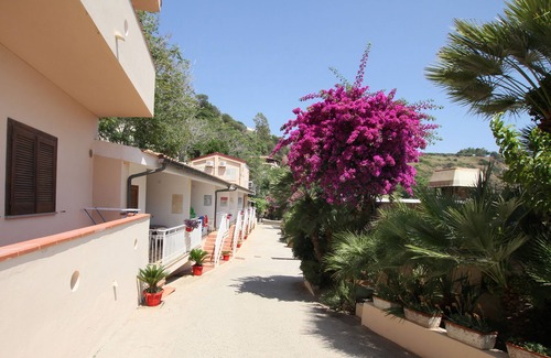 Ricadi RV Rental | Villaggio Hotel Quattro Scogli