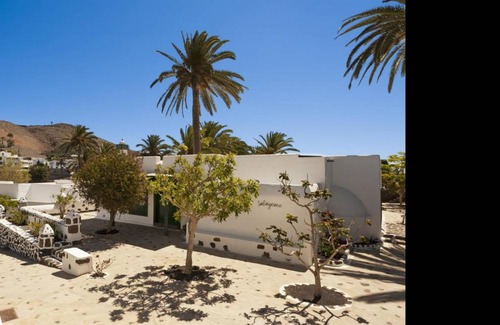 Haria Villa | Villas Finca la Crucita 3 Bedrooms TT Share Pool