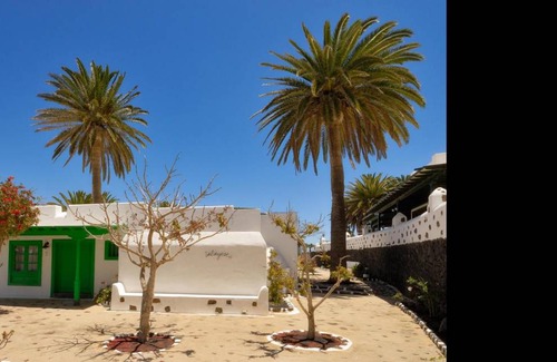 Haria Villa | Villas Finca la Crucita 3 Bedrooms TT Share Pool