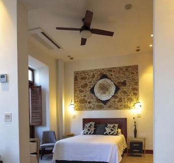 Casco Viejo Apartment | Villas La Fontana Amplias ApartaSuite-piscina 101
