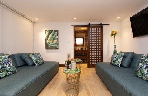 Casco Viejo Apartment | Villas La Fontana Amplias ApartaSuite-piscina 104