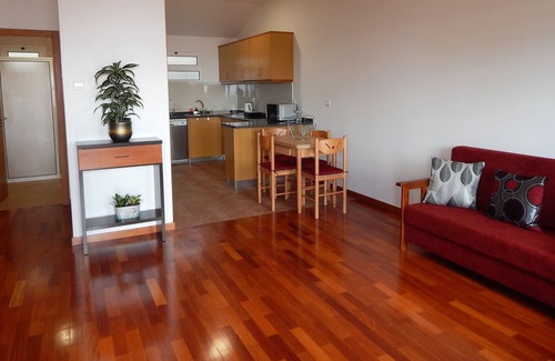 Santa Cruz Ski Chalet | Villas Madalena - Excelent House T2 Sea View and Wi-fi