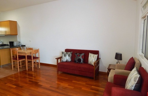 Santa Cruz Ski Chalet | Villas Madalena - Excelent House T2 Sea View and Wi-fi