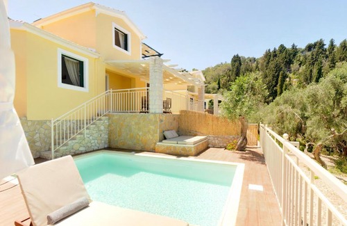 Rantatika Villa | Villas Muscalas by Konnect, 200m from the Beach
