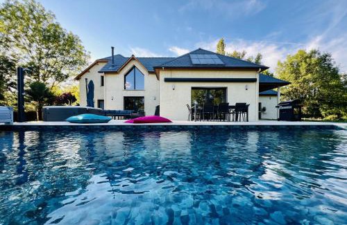 Roussennac Villa | Villaveyron