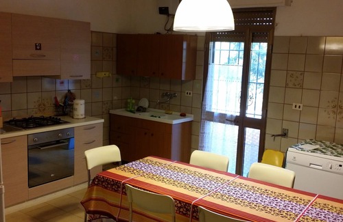 Torre Castiglione House | Villetta 300m Dalle Spiagge Bianche, 2 Camere Clima,gazebo, Wifi Barbecue,auto