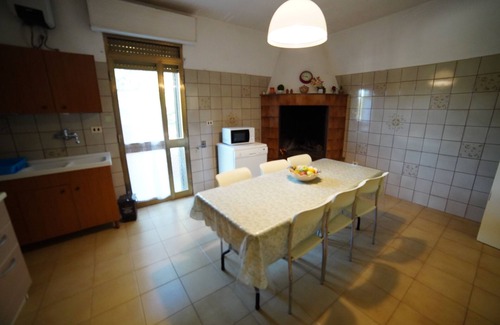 Torre Castiglione House | Villetta 300m Dalle Spiagge Bianche, 2 Camere Clima,gazebo, Wifi Barbecue,auto