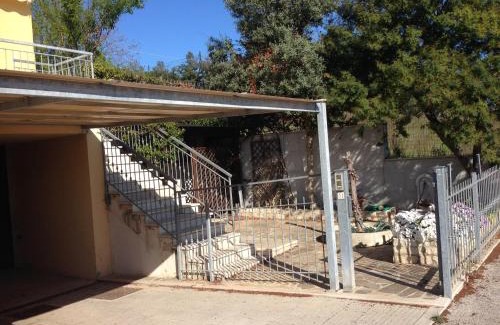 Loreto House | Villetta con giardino e parcheggio coperto