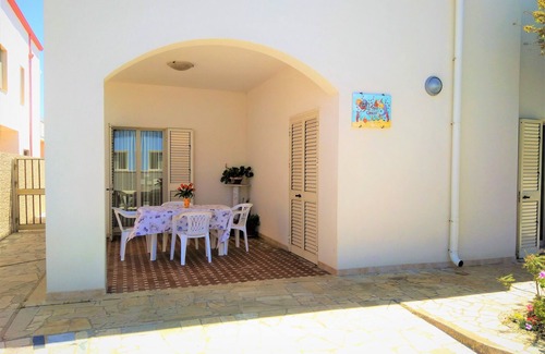 Punta Secca Villa | Villetta Rosso Corallo, beach house with garden of 200 square meters
