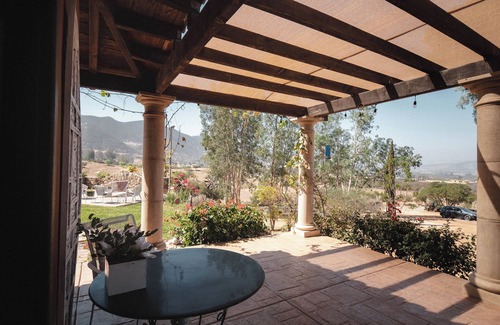 San Antonio de las Minas Ski Chalet | Viña Calabria Colibri Deluxe Queen Suite with Balcony
