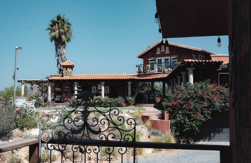 San Antonio de las Minas Ski Chalet | Viña Calabria Paloma Upscale King Chalet with Baranda