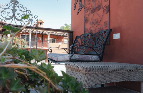 San Antonio de las Minas Ski Chalet | Viña Calabria Paloma Upscale King Chalet with Baranda
