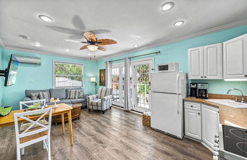 Siesta Key Village House | Vinca | Great Location in Siesta Key Village w/Heated Pool, Walk to Beach!