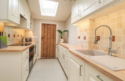 Tenterden Cottage | VINE COTTAGE, with a garden in Tenterden